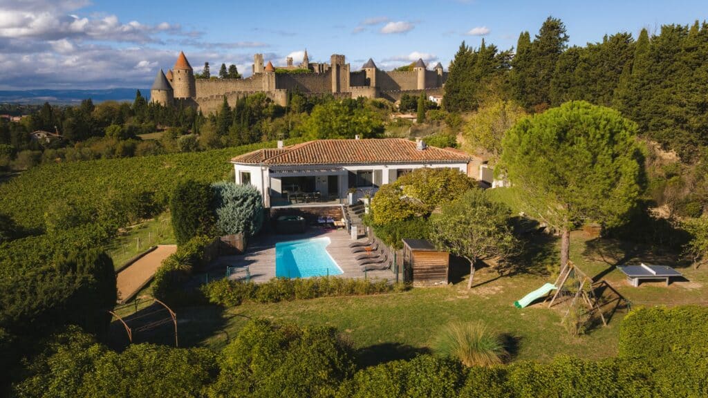 L’Écrin Cœur de Vignes avec piscine et vue sur remparts fortifiés de la Cité de Carcassonne