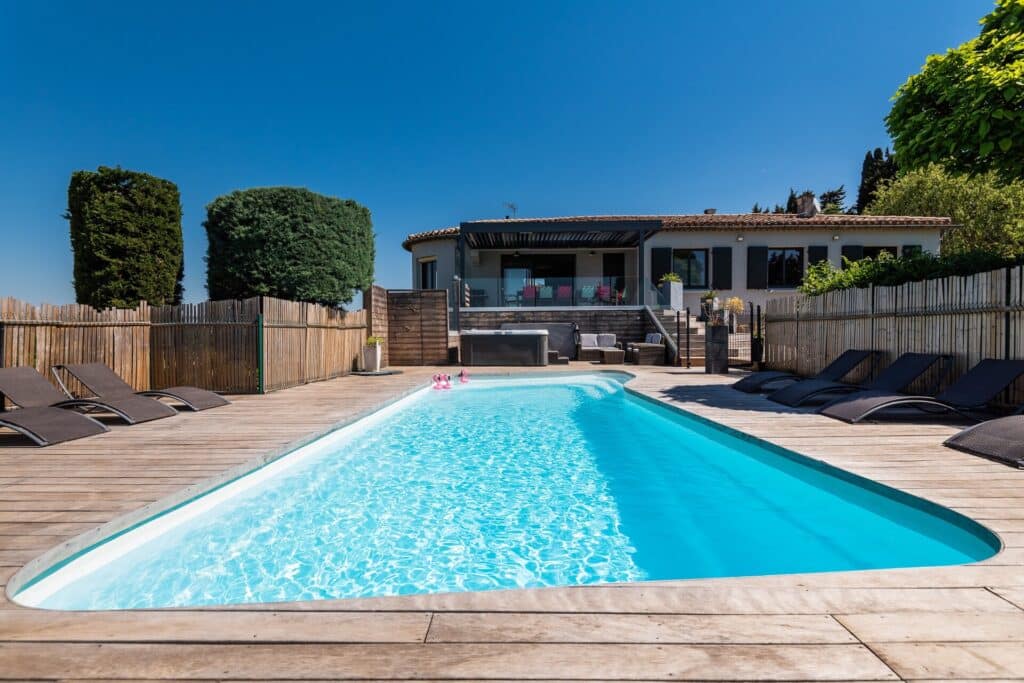Maison avec piscine et terrasse ensoleillée